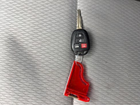 Used 2019 Toyota Corolla LE FWD image 53