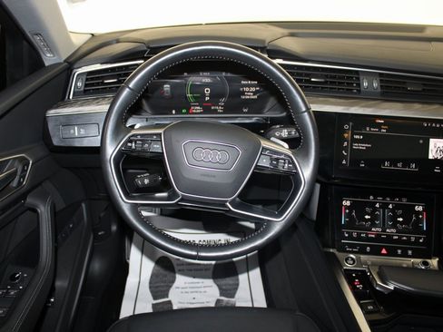 Used 2021 Audi e-tron Premium Plus w/ Premium Plus Package image 16