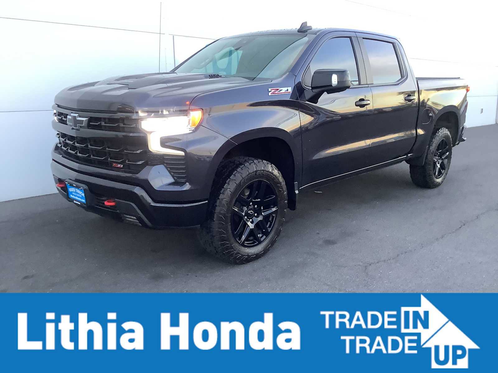 Used 2022 Chevrolet Silverado 1500 LT Trail Boss w/ LT Trail Boss Premium Package AWD/4WD image 1