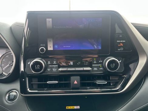 Used 2023 Toyota Highlander XLE FWD image 17
