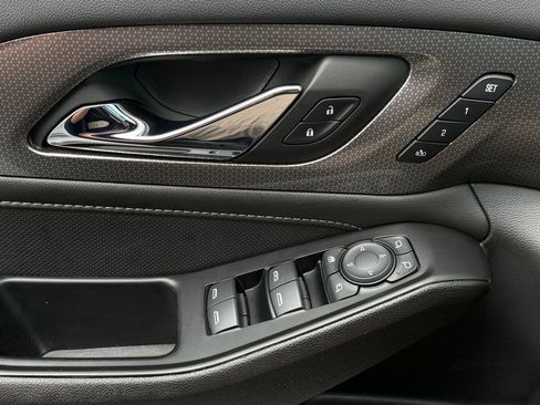 Used 2023 Chevrolet Traverse Premier FWD image 30