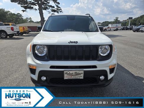 Used 2023 Jeep Renegade Altitude image 3