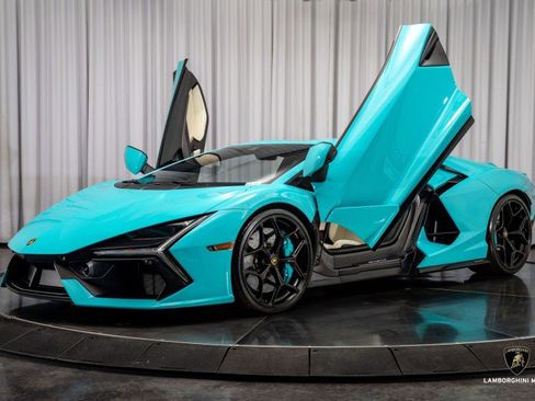 Used 2025 Lamborghini Revuelto image 9