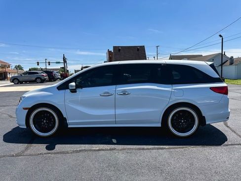 Used 2023 Honda Odyssey Elite image 4
