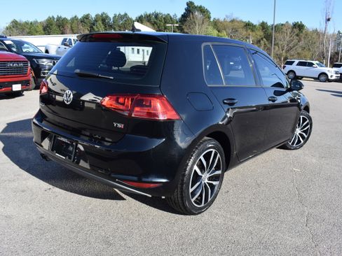 Used 2017 Volkswagen Golf S image 9