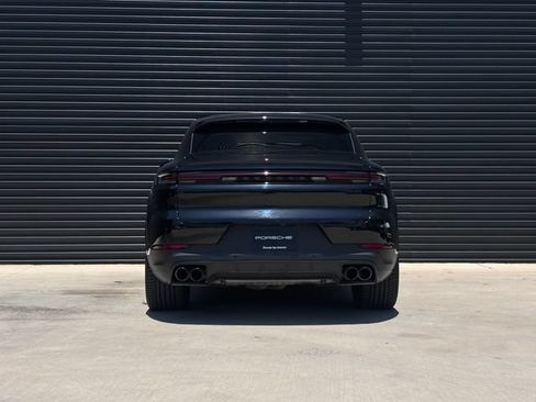 Used 2025 Porsche Cayenne S AWD/4WD image 6
