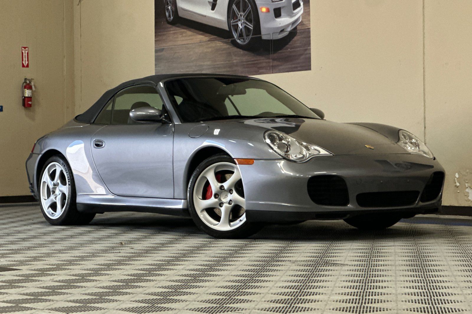 Used 2004 Porsche 911 Carrera RWD image 10