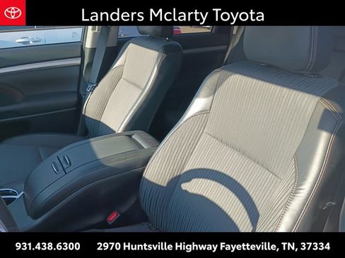 Used 2017 Toyota Highlander Plus FWD image 7