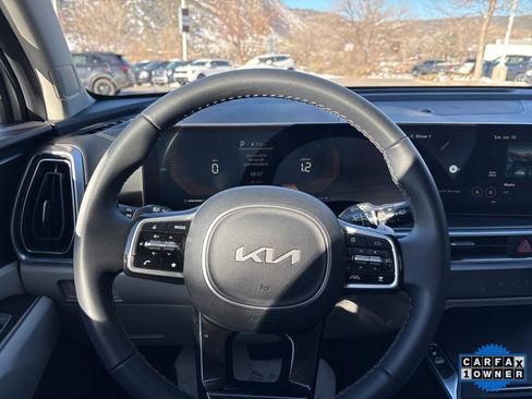 Certified 2025 Kia Sorento EX image 4