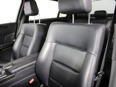 Used 2013 Mercedes-Benz E 350 Sedan image 23
