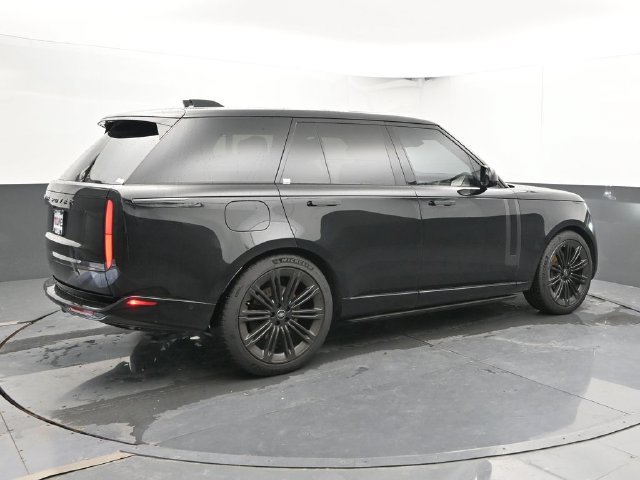 Used 2024 Land Rover Range Rover SE AWD/4WD image 2