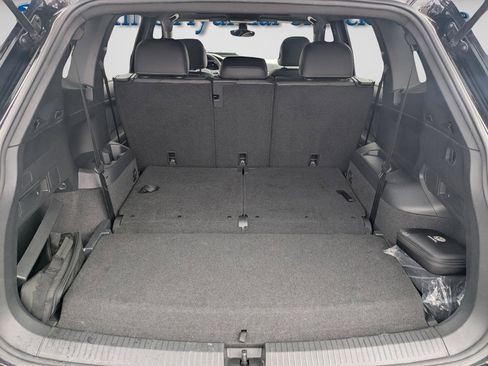 Used 2022 Volkswagen Tiguan SE R-Line image 34