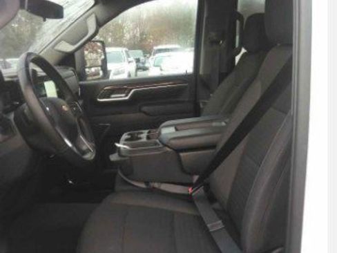 Used 2024 Chevrolet Silverado 2500 LT image 5