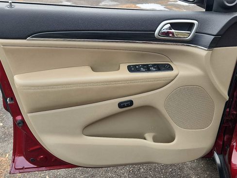 Used 2019 Jeep Grand Cherokee Limited image 12
