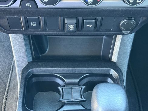 Used 2020 Toyota Tacoma SR5 image 21