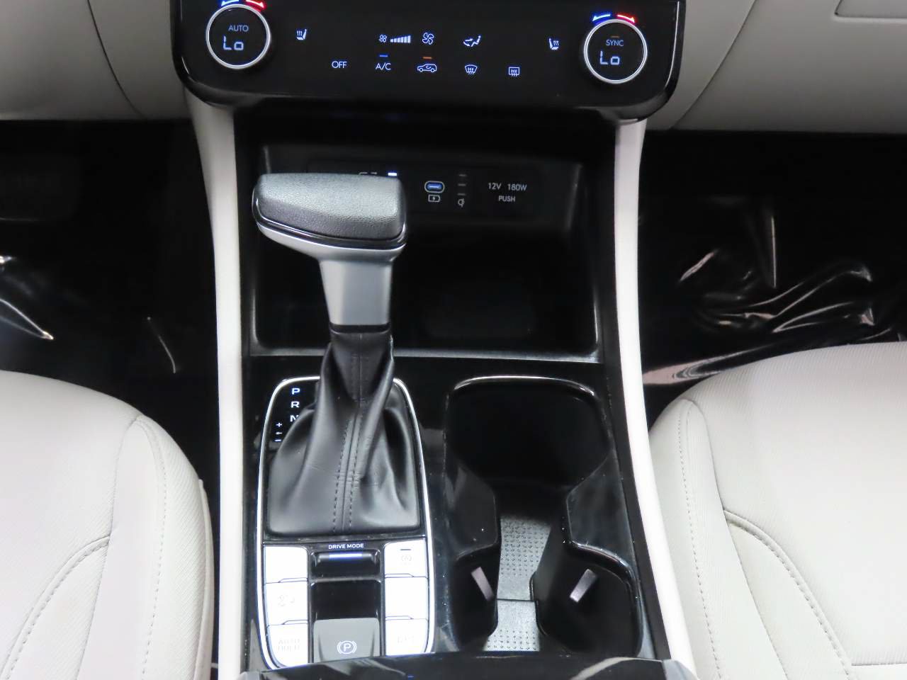 Used 2025 Hyundai Tucson SEL FWD image 11
