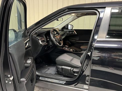 Used 2022 Mitsubishi Outlander ES image 6