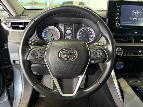 Certified 2021 Toyota Venza LE w/ Carpet Mat Package (TMS) image 20