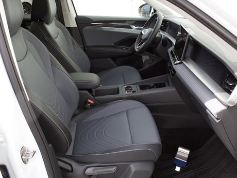 New 2026 Volkswagen Tiguan SE AWD/4WD image 35
