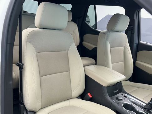 Used 2022 Chevrolet Traverse LS image 47