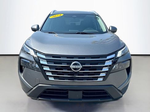Used 2024 Nissan Rogue SV w/ SV Premium Package image 2