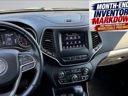 Used 2021 Jeep Cherokee Latitude Plus AWD/4WD image 11