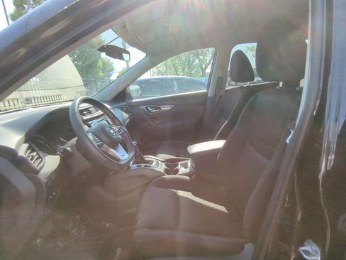 Used 2018 Nissan Rogue SV AWD/4WD image 6