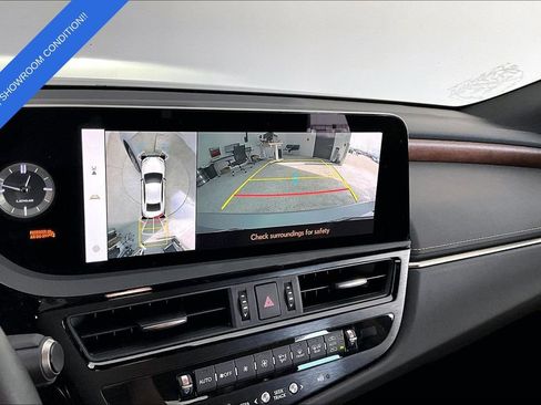 Used 2024 Lexus ES 350 Ultra Luxury w/ Accessory Package (Z2) image 31