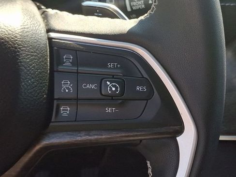 Used 2023 Jeep Grand Cherokee L Limited AWD/4WD image 23