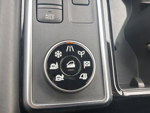 Used 2025 Nissan Pathfinder SV AWD/4WD image 14