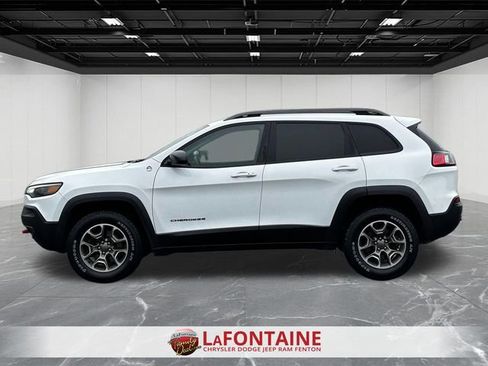 Used 2020 Jeep Cherokee Trailhawk w/ Cold Weather Group AWD/4WD image 2