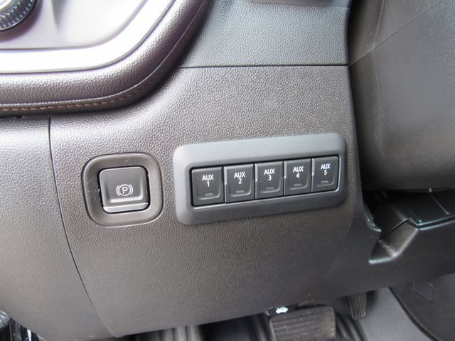 Used 2023 GMC Sierra 2500 AT4 w/ AT4 Premium Plus Package AWD/4WD image 20