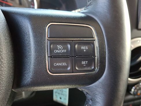 Used 2017 Jeep Wrangler Unlimited Sahara w/ Connectivity Group AWD/4WD image 21