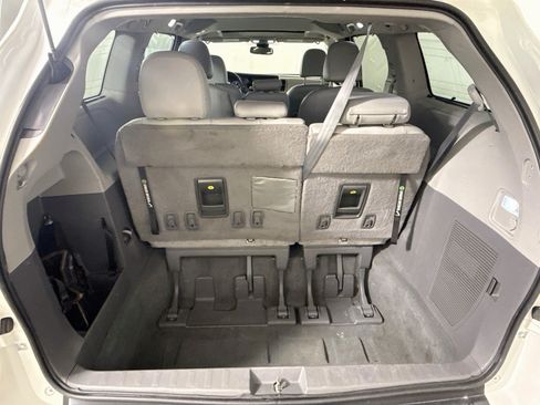 Used 2020 Toyota Sienna XLE w/ XLE Navigation Package FWD image 35