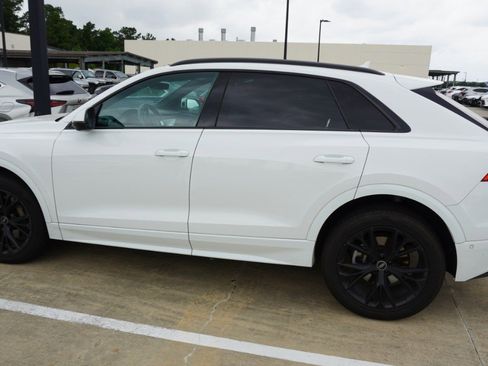 Used 2021 Audi Q8 Premium w/ Black Optic Package AWD/4WD image 4