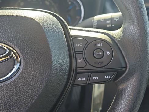 Used 2025 Toyota RAV4 LE AWD/4WD image 18
