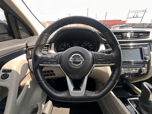 Used 2021 Nissan Rogue Sport SV FWD image 18