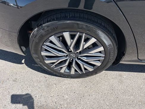 Used 2025 Nissan Altima 2.5 SV FWD image 13