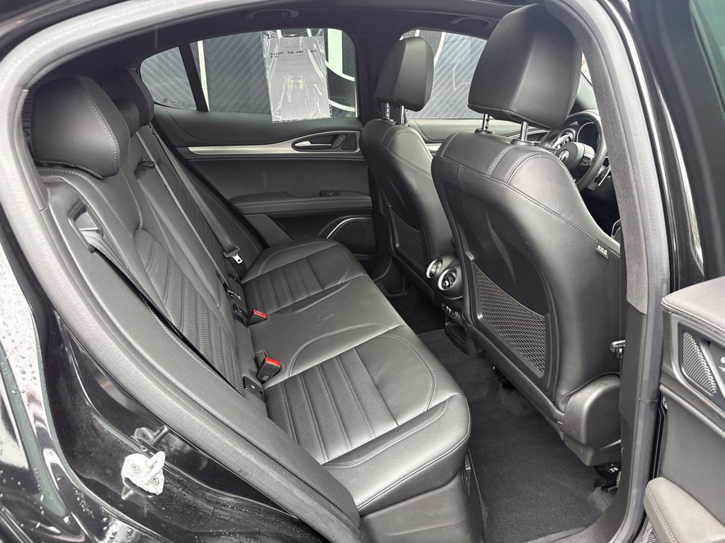 Used 2023 Alfa Romeo Stelvio Veloce AWD/4WD image 59