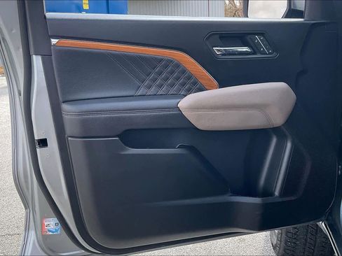 Used 2024 GMC Canyon Denali image 22