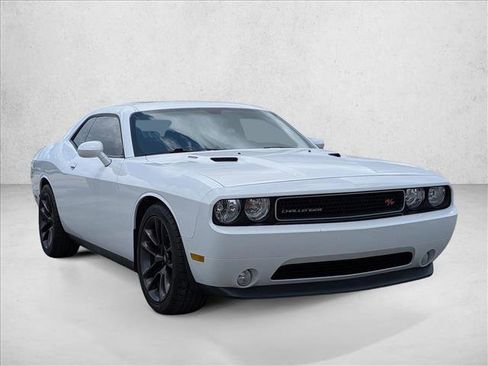 Used 2013 Dodge Challenger R/T RWD image 3
