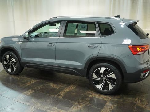 Used 2024 Volkswagen Taos SE AWD/4WD image 6