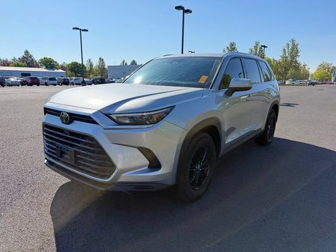 Used 2024 Toyota Grand Highlander AWD image 3