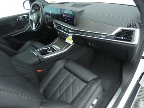 Certified 2026 BMW X5 sDrive40i w/ Premium Package image 18