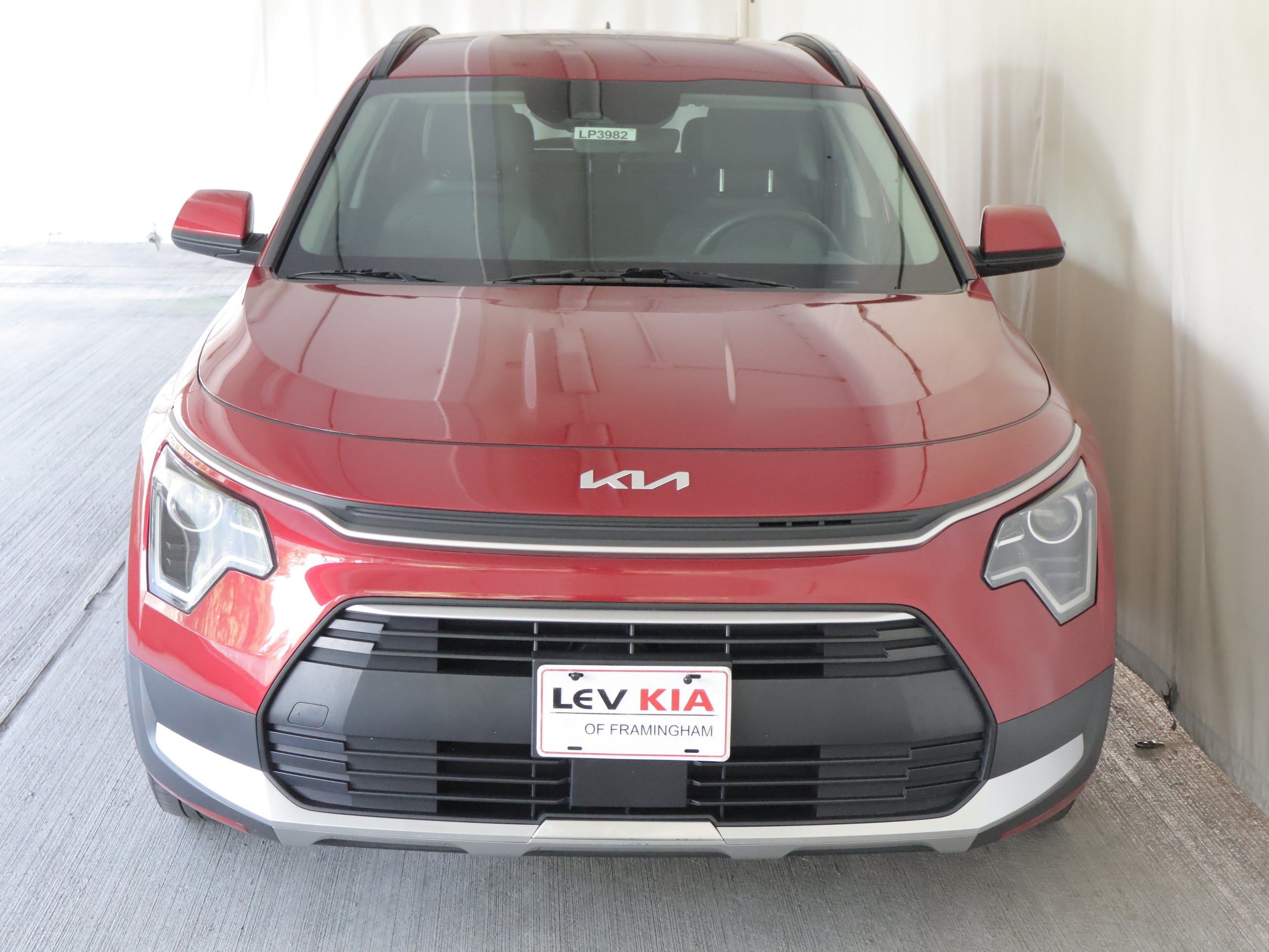 Used 2024 Kia Niro EX w/ EX Cold Weather Package FWD image 4