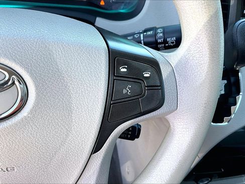 Used 2014 Toyota Sienna LE FWD image 19