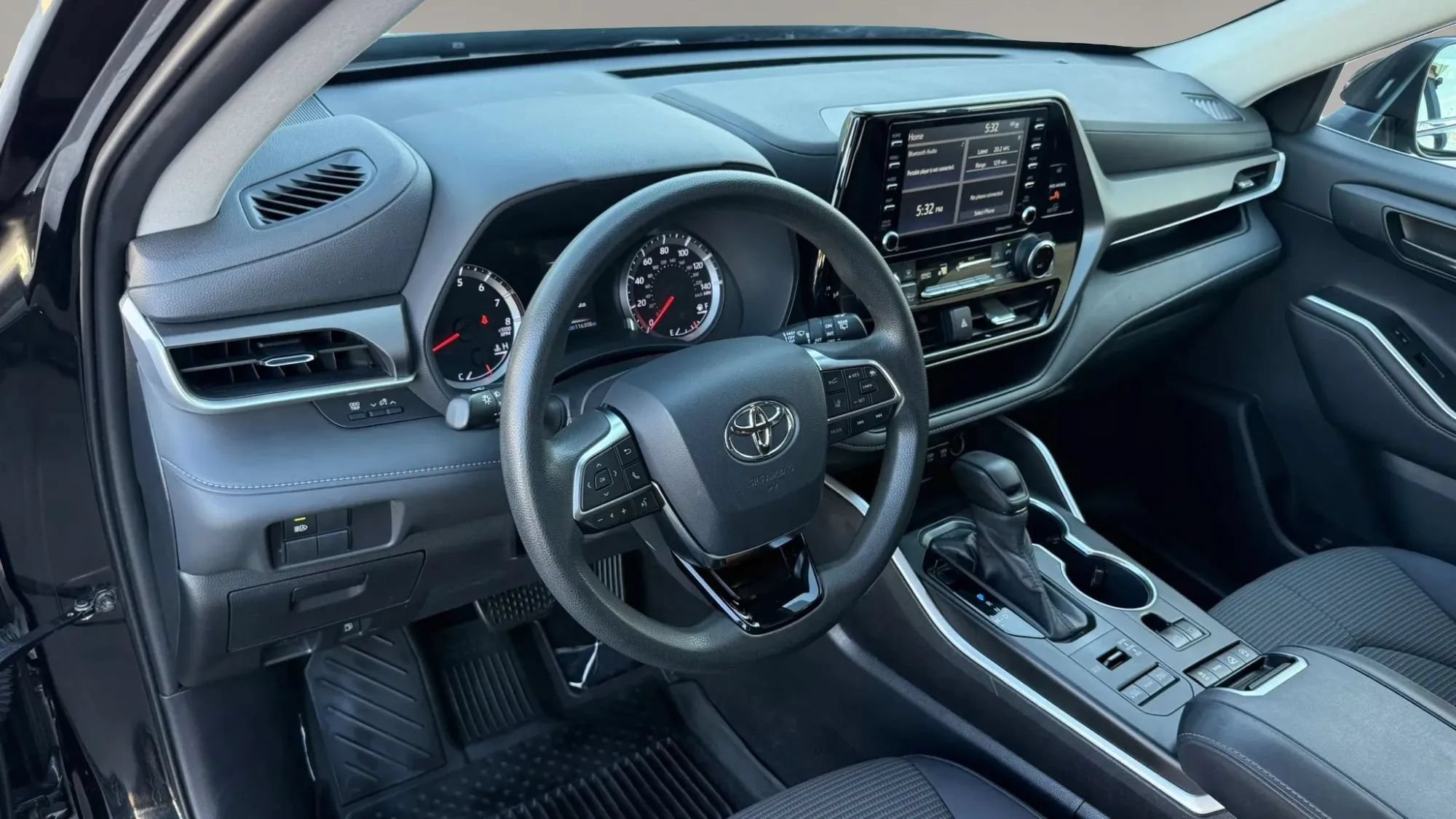 Used 2020 Toyota Highlander L AWD/4WD image 12
