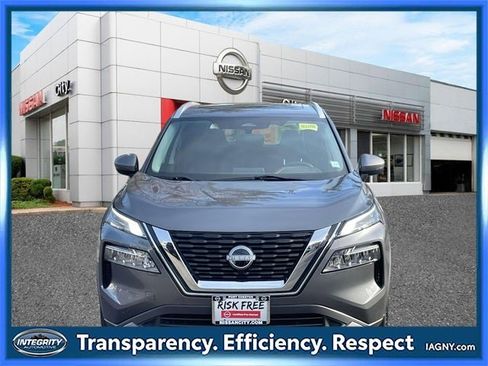 Certified 2022 Nissan Rogue SV w/ SV Premium Package image 2