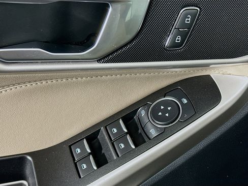 Used 2022 Ford Explorer XLT w/ Equipment Group 202A image 15