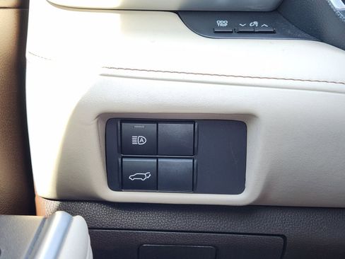 Used 2021 Toyota Highlander XLE image 30